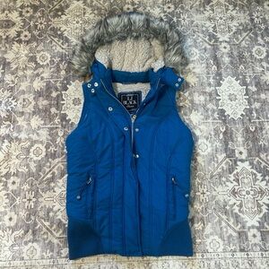 Lorna Jane Women’s Y2K Fur Hooded Vest Blue Puffer Vest with Faux Fur Trim